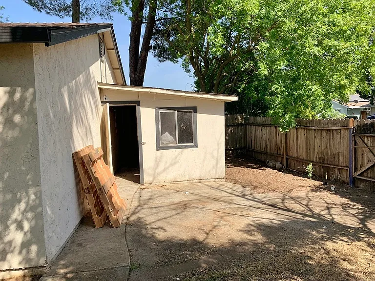 805 Avon Ct — Photo 14