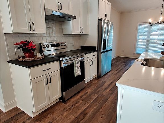 4th image of 44 Lawton Avenue