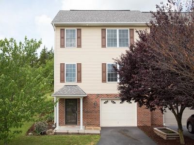525 Pointe Dr, Harrisonburg, VA, 22801