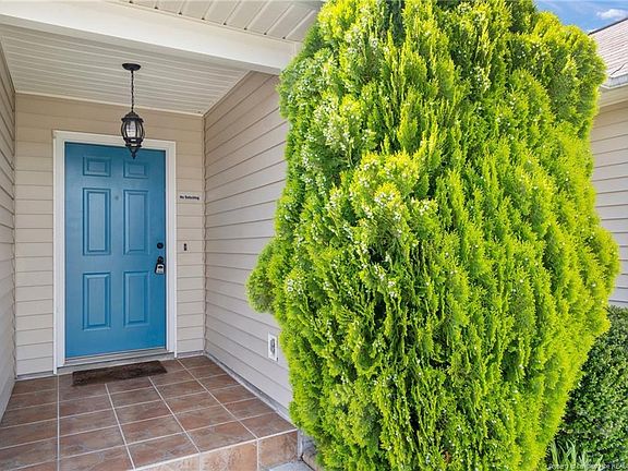 4th image of 411 Driftwood Ln