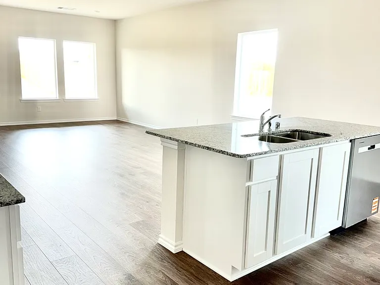 920 Jefferson Way — Photo 3