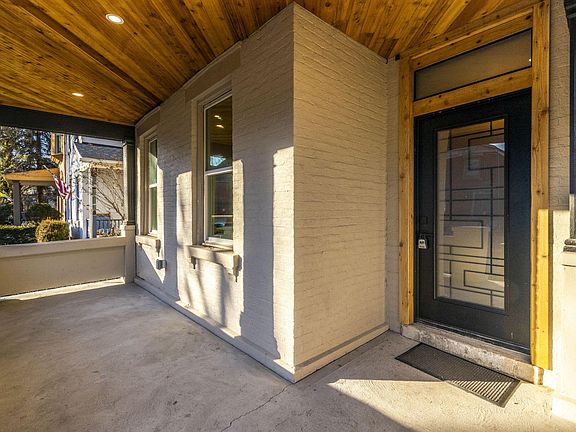 3rd image of 958 Franklin Ave