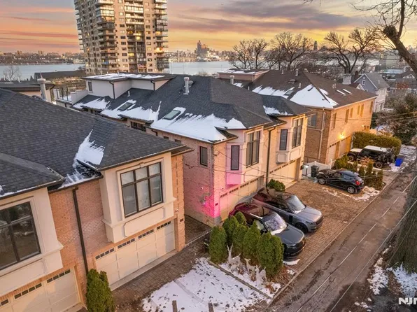 1220 River Rd #B, Edgewater, NJ 07020