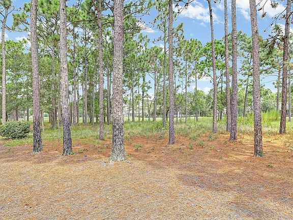 4th image of 3238 E Lagoon Court SE