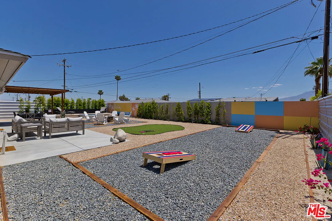 3 bed, 2.0 bath, 1108 sqft, $5,000 — Photo 2
