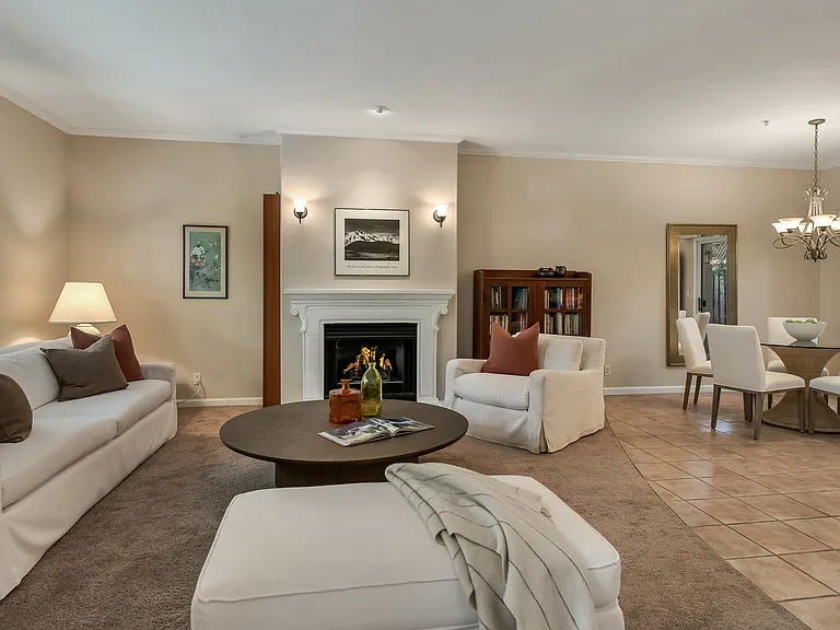 935 W Spain St #L — Photo 3