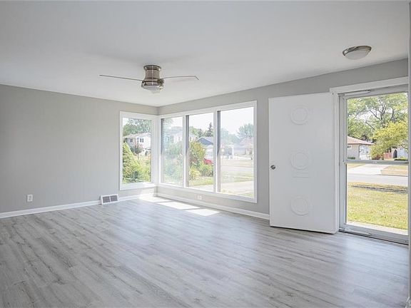 3rd image of 566 Montrose Ave