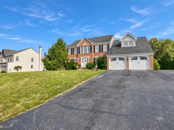 19303 Jamestown Dr, Hagerstown, MD 21742