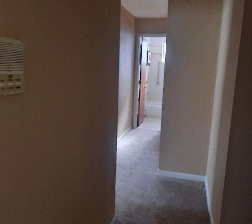 2nd image of 910 Fox Chase Rd APT 6
