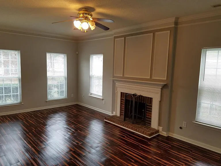 All interior photos taken Jan 2017