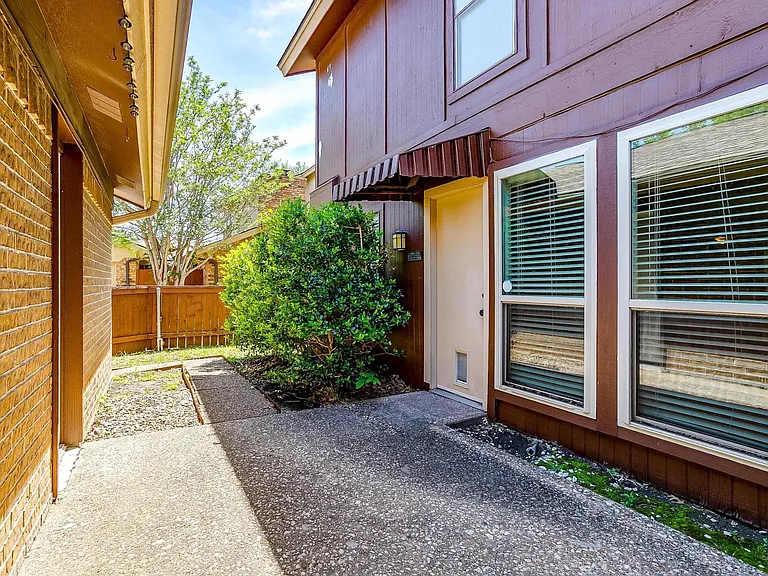 6428 Lago Vista Dr — Photo 14