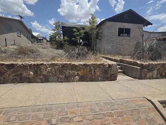 2nd image of 590 N VELASCO Avenue