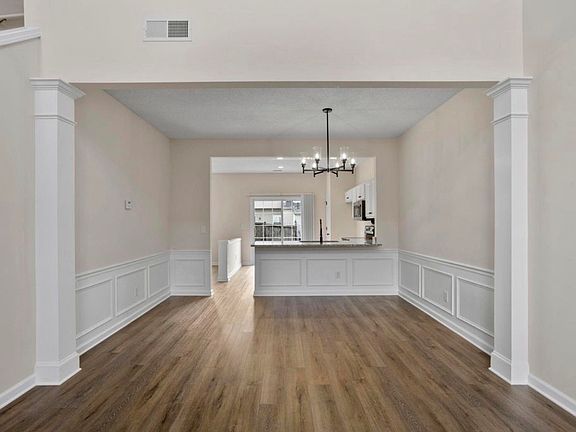 4th image of 403 Westcot Ct