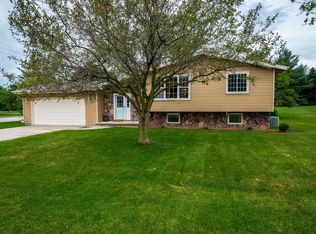 1318 Warbler Rd, Howards Grove, WI 53083