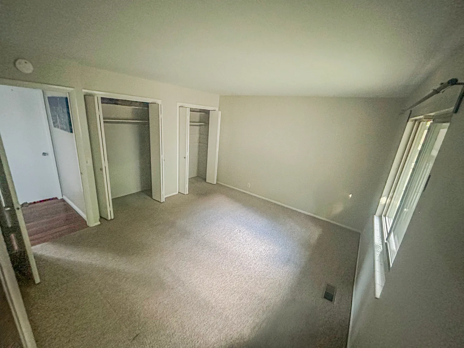 3 bed, 2700 sqft, $1,200 — Photo 2