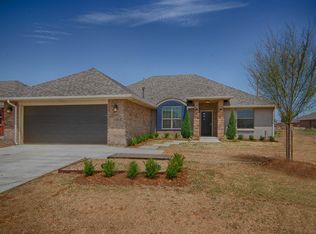 841 SW 11th St, Moore, OK 73160