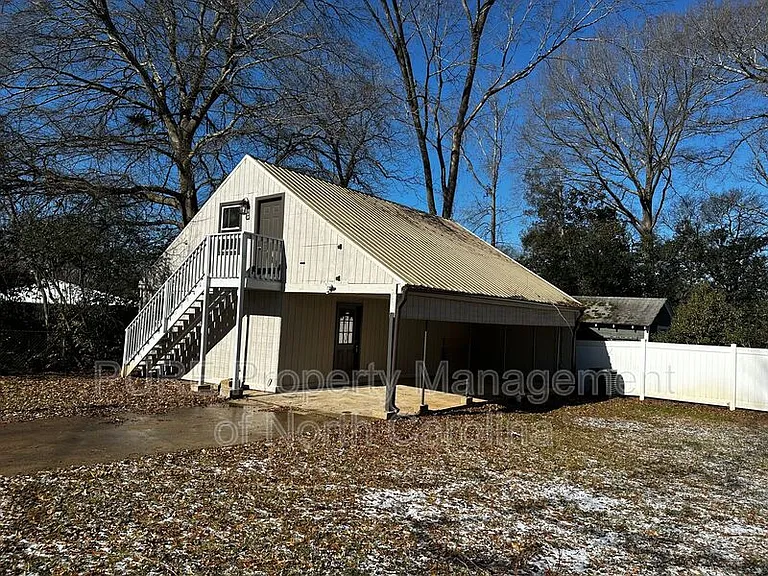 708 Union St S — Photo 38