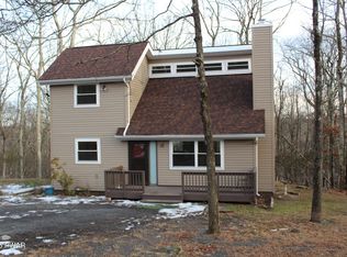 134 Hilltop Dr, Dingmans Ferry, PA 18328