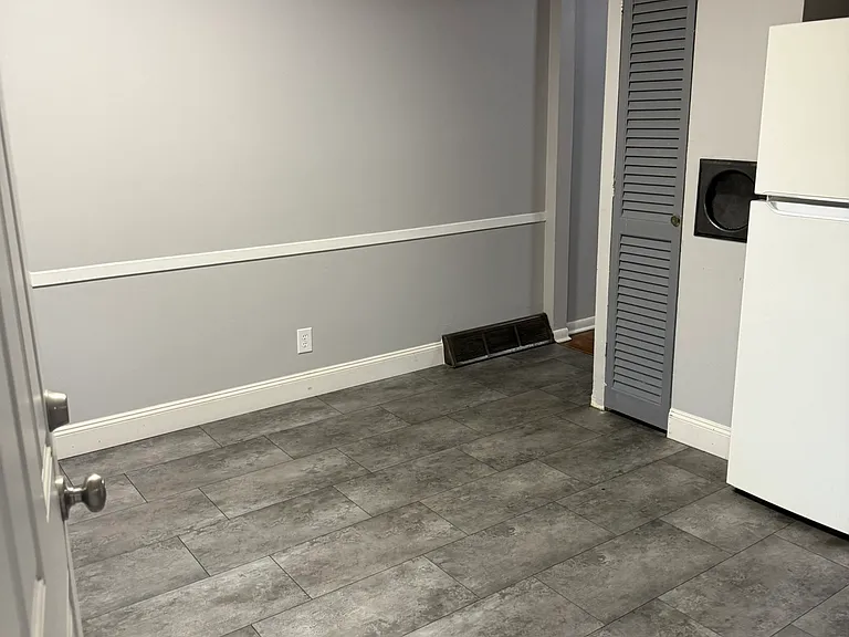 905 North Meadows Court - D — Photo 3