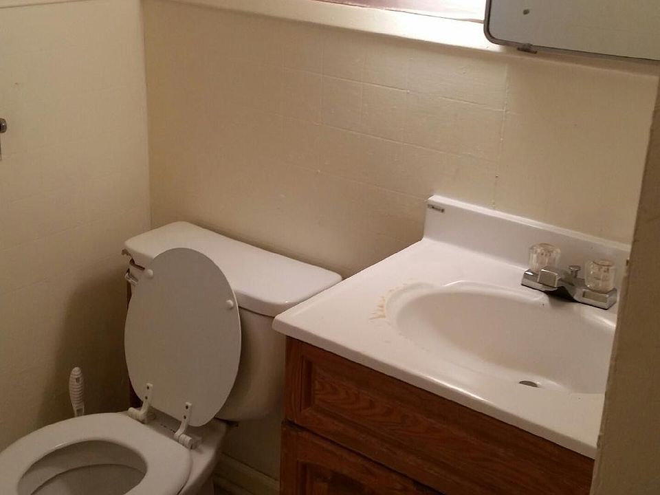 2nd image of 2221 Whitney Ave