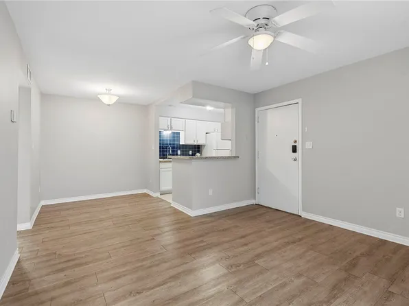 904 University Oaks Blvd APT 123, College Station, TX 77840