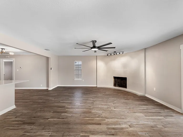 4937 Holmes Dr — Photo 4