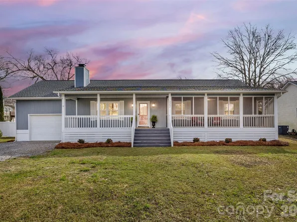 322 NE 57th St #Oak, Oak Island, NC 28465