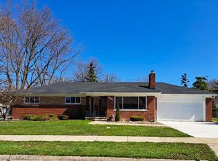 20299 Woodside St, Harper Woods, MI 48225