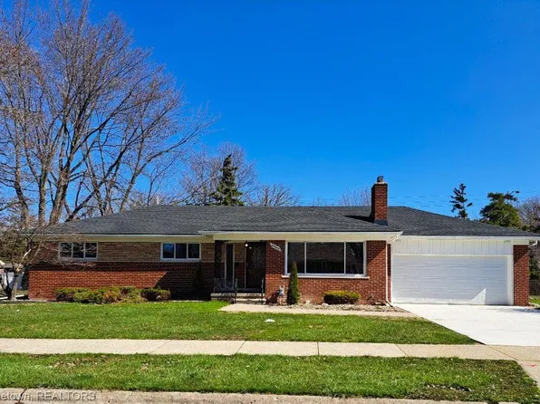 20299 Woodside St, Harper Woods, MI 48225