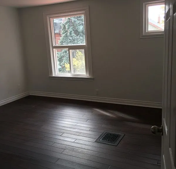 161 Montrose Ave #2 — Photo 4