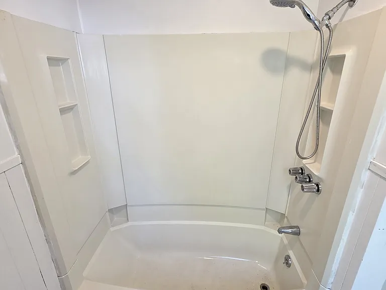  121 Church St 1stflr 1b/1b Renovated Newfloors Freshpaint Petsok Prkg — Photo 9