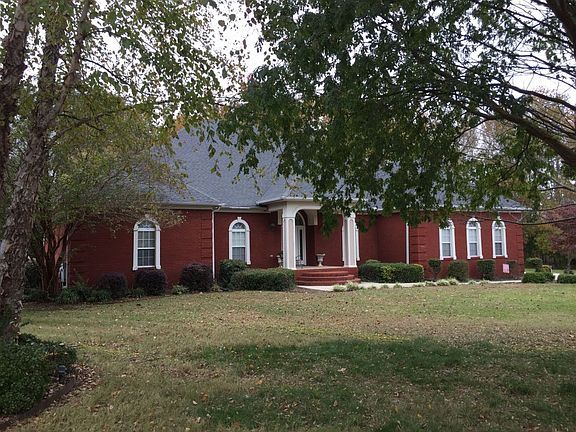 2nd image of 122 Redwood Dr