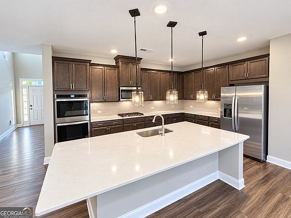 4th image of 173 Cattail Ln