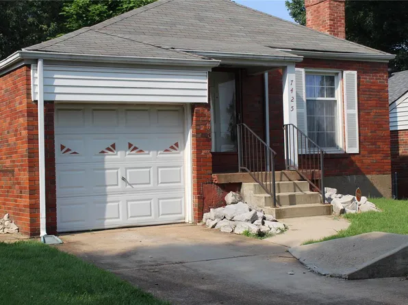 7425 Marillac Dr, Saint Louis, MO 63121
