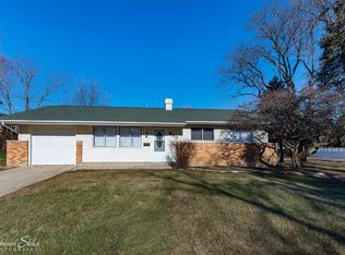 300 Lafayette Ln, Hoffman Estates, IL 60169