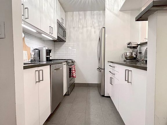 3rd image of 150 E 85th St APT 3G