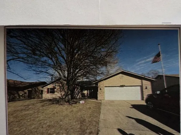 401 Kim Dr, Fairview Heights, IL 62208