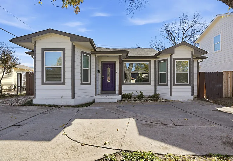 2933 S Hills Ave — Photo 3