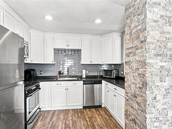 5th image of 77 Kenneth Ave
