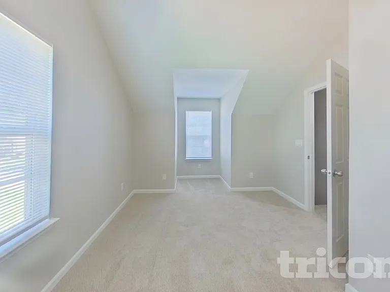 1131 Delander Ln — Photo 16
