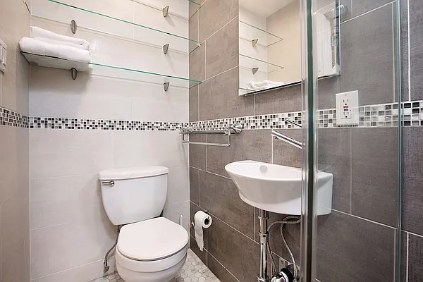 Rented by Keller Williams NYC | media 19