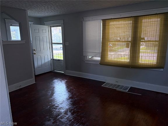 4th image of 3419 W 88th St