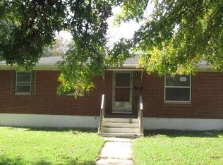 925 Reynolds St, Madison, IL 62060