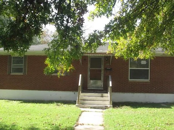 925 Reynolds St, Madison, IL 62060