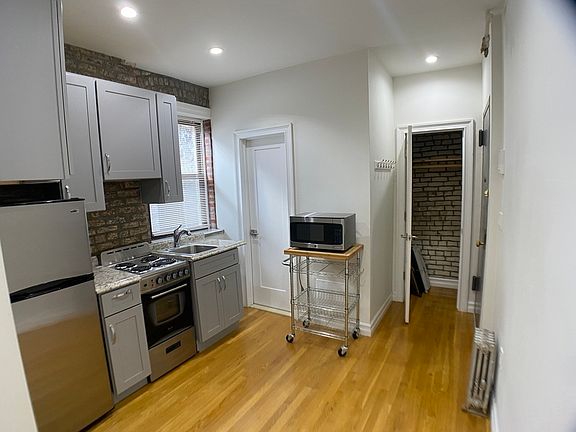 2nd image of 424 E 13th St APT 5A