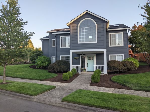 1237 NE Cedar Ridge Loop