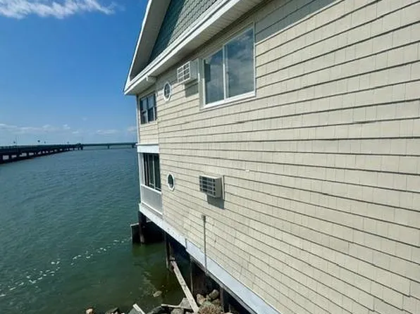 6206 Marsh Island Dr, Chincoteague, VA 23336