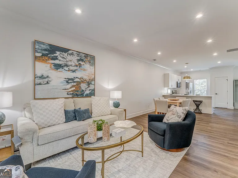 77 Chateau Dr — Photo 27