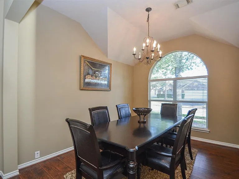 4914 Surrey Park Cir — Photo 11