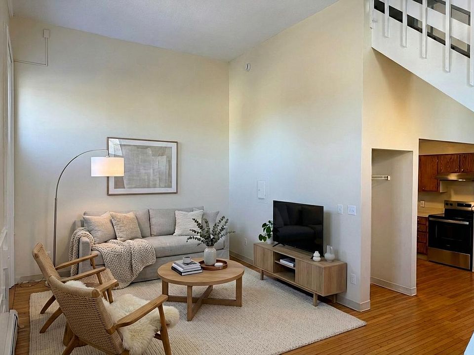 1st image of 34 Spring St